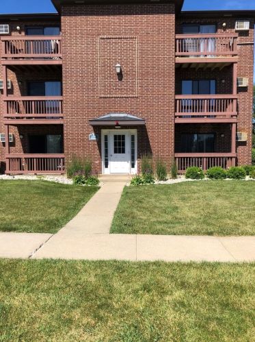 1001 Spruce St, Glendale Heights, IL 60139-3738