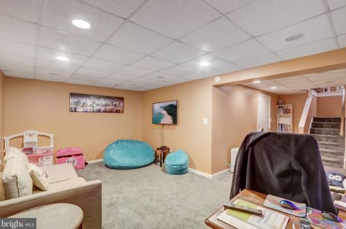 4 Crawford Ct, Trenton NJ  08690-3618 exterior