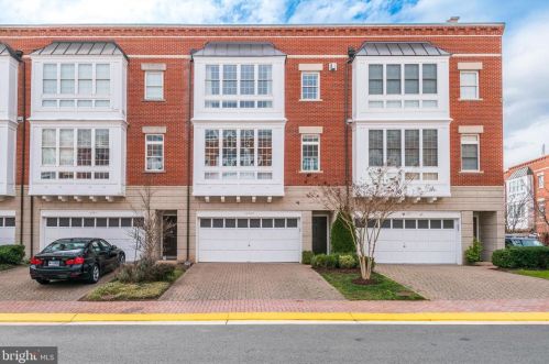 12083 Kinsley Pl, Herndon, VA 20190-5831