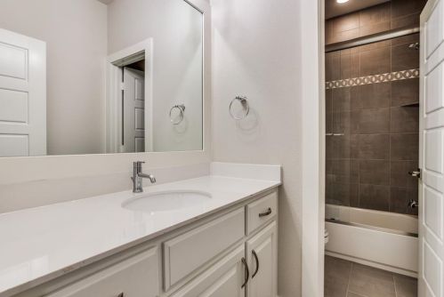 401 Templeton Dr, Fort Worth TX  76107-2252 exterior