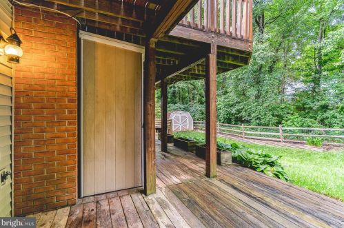 10014 Downeys Wood Ct, Springfield VA  22015-2730 exterior