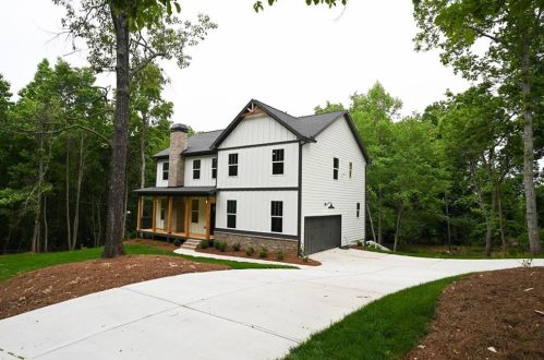 5361 Woodland Cir, Gainesville, GA 30504-5121