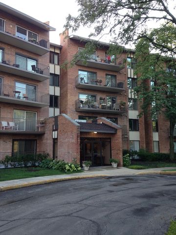 701 Lake Hinsdale Dr, Willowbrook IL 60527-2261 exterior