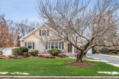 32 Snug Harbor Rd, Milford, CT 06460-6549