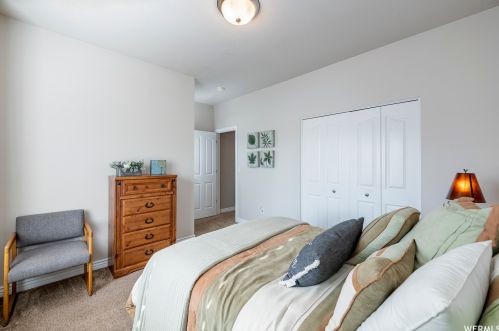 1238 Bateman Pt Dr, Taylorsville UT 84084-2590 exterior