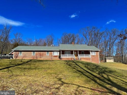326 Highgate Dr, Maurertown, VA 22644