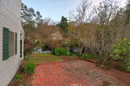 2473 Bywood Dr, Glendale CA  91206-4725 exterior