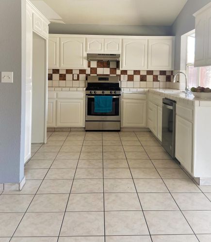 944 Oak Grove Rd, Modesto, CA 95351-7811