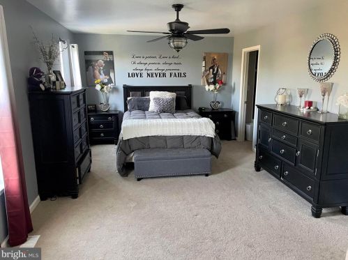 2258 Water Garden Dr, Hanover PA 17331-8319 exterior