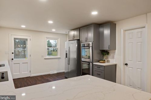 564 Lampeter Rd, Lancaster PA  17602-4010 exterior