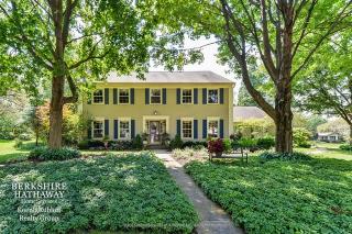 102 George St, Wheaton, IL 60189-6448
