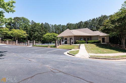 765 Yosemite Dr, Suwanee GA  30024-4004 exterior