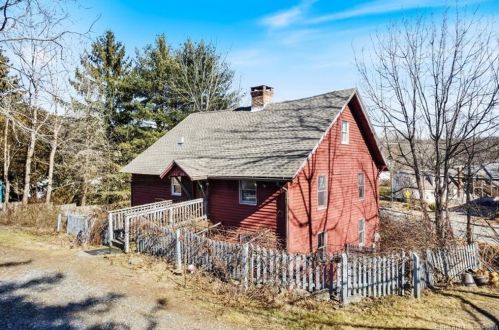 2 Old Colchester Rd, Quaker Hill, CT 06375-1038