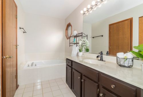 660 Tall Grass Dr, Lemont IL  60440-4217 exterior