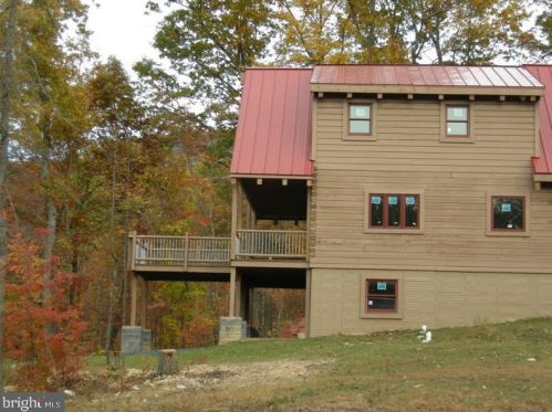 111 Copperhead Rd, Edinburg, VA 22824-3325