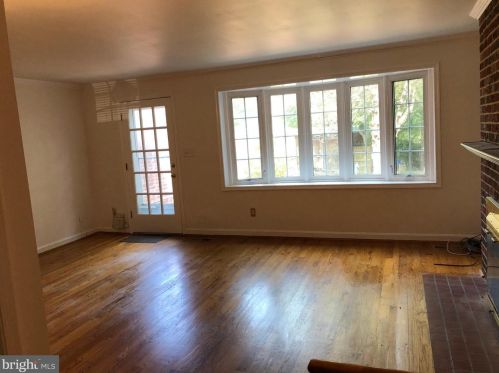 6059 Hardwick Pl, Falls Church, VA 22041-2412