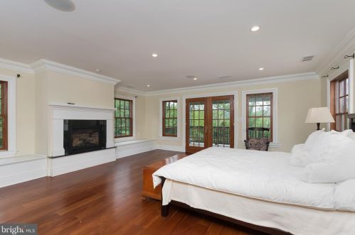 80 Mapleton Rd, Princeton NJ  08540-9668 exterior