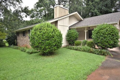 1116 Charlie Ln, Lilburn, GA 30047-4204