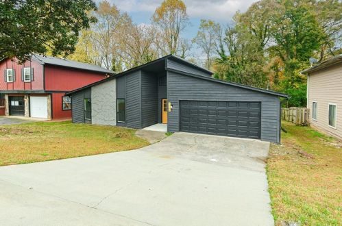 1166 Mannbrook Dr, Stone Mountain, GA 30083-5315