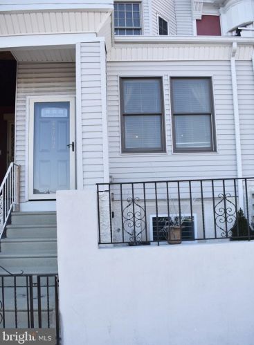 4762 Chestnut St, Philadelphia, PA 19139-4613