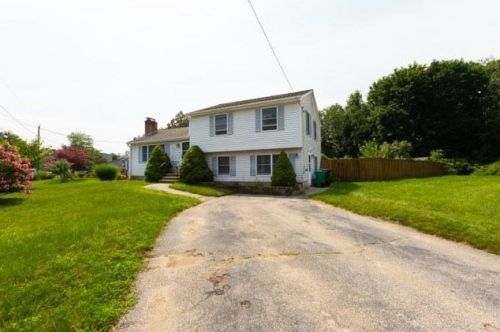 76 Longfellow Dr, Warwick, RI 02818-4408