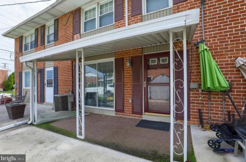 893 Kings Ct, York, PA 17403-1729