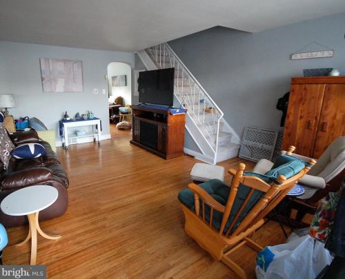 8748 Glenloch St, Philadelphia, PA 19136-2115