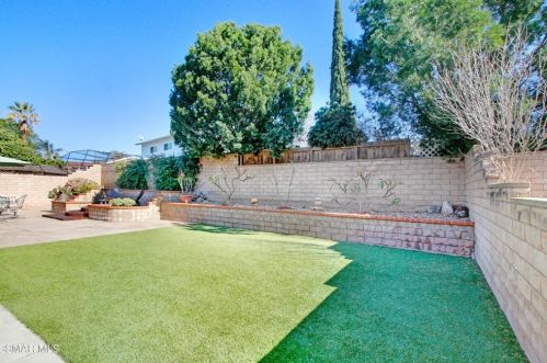 2548 Hawk St, Simi Valley CA 93065-2365 exterior