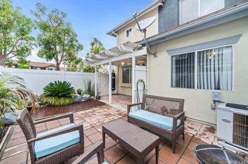 570 Vermont Ave, Anaheim CA  92805-5603 exterior