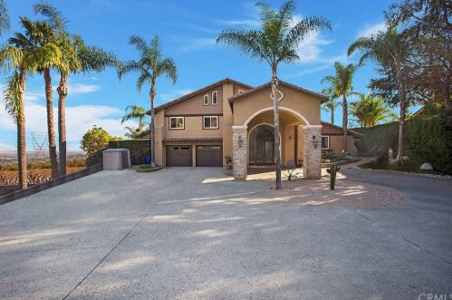 520 26th St, Upland, CA 91784-1126