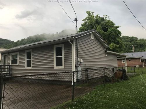 68 Highwater St, Shively, WV 25508