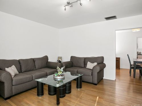 645 Ivy St, Glendale CA  91204-1027 exterior