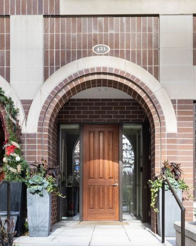 421 Benton Pl, Chicago, IL 60601-7288