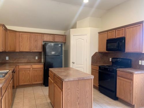 2206 Perkins Crossing Dr, Conroe TX  77304-6810 exterior