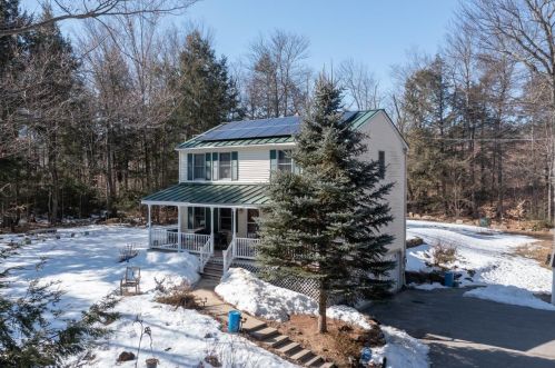 121 Irving Dr, Weare, NH 03281-5401