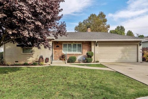 8 Sunset Dr, Lodi, CA 95240-2814