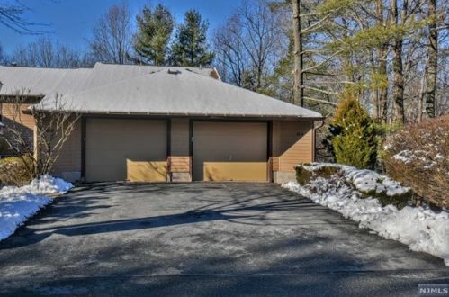 229 Mountainview Dr, Mahwah, NJ 07430-3424
