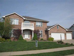 2217 Leyna Dr, Lake Of The Woods, IL 61525-9598