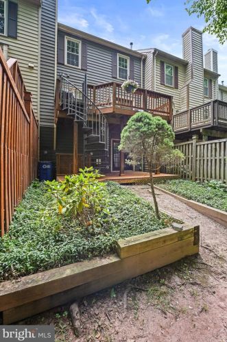 11760 Great Owl Cir, Herndon VA  20194-1169 exterior