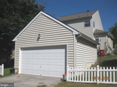 308 Calmes St, Charles Town WV  25414-5484 exterior