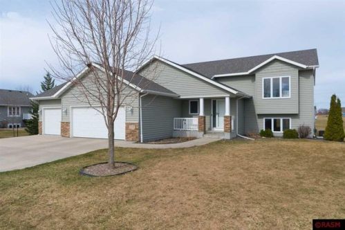 2211 Willow Ln, Mankato, MN 56003-1669