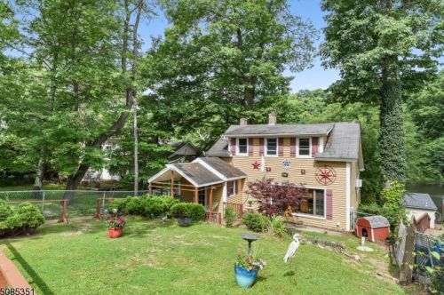 54 River Styx Rd, Hopatcong, NJ 07843-1827