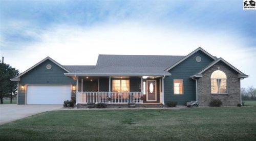 810 Emerald Dr, Lindsborg, KS 67456-1825