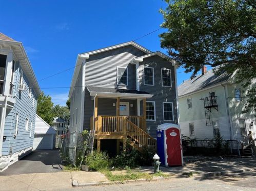 27 Moorefield St, Providence, RI 02908-4816