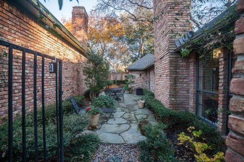 16014 Chalfont Pl, Dallas, TX 75248-3549