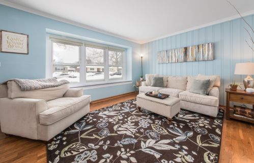2106 Hawk Ln, Rolling Meadows, IL 60008-2707