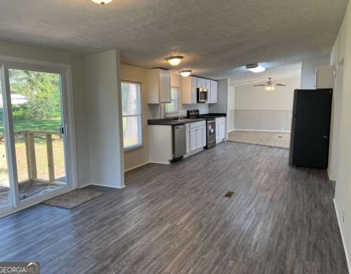 409 Hummingbird Ln, Stillwell, GA 31329-4886