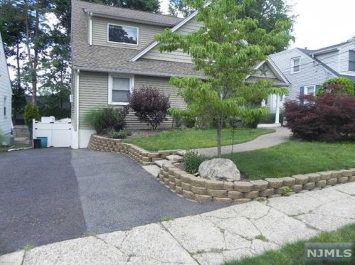 71 Lakeview St, River Edge, NJ 07661-1721