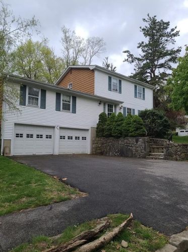 290 Boulder View Dr, Warwick, RI 02886-6800