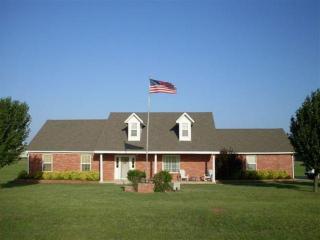 201 Mockingbird Ln, Tuttle, OK 73089-8761